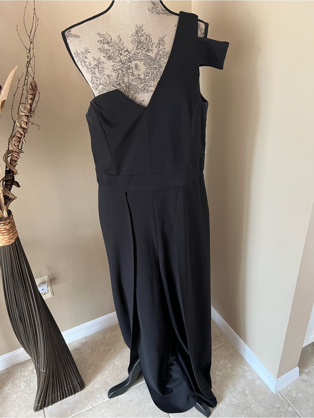 Elegant One-Shoulder strapless  Black Evening Dress with shorts and slits